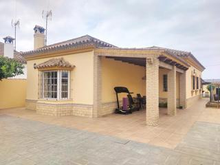 Chalet en Los Gallos. Precioso chalet en carboneros