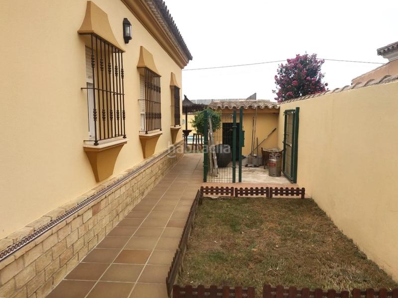 Foto 70339491-16d0-45fd-b85f-4df79edcf54b. Chalet avec parking piscine dans Los Gallos Chiclana de la Frontera