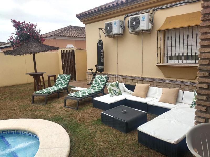 Foto b44b7a3a-5488-4870-a028-6d701ab358a5. Chalet avec parking piscine dans Los Gallos Chiclana de la Frontera