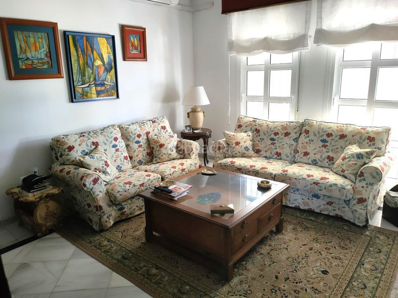 Foto c7eadaf5-d1a6-4145-be8a-887674eead41. Xalet amb aparcament piscina a La Barrosa Chiclana de la Frontera