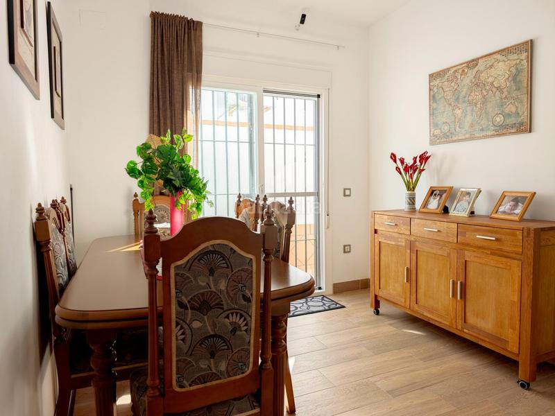 Foto 929669a2-bc43-4b4d-90ef-f072bee2e51c. Xalet amb calefacció aparcament a La Barrosa Chiclana de la Frontera