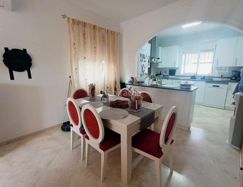 Foto 1204dffb-c649-42d7-8974-9e2c9590875a. Chalet fantástico chalet con piscina en Los Gallos Chiclana de la Frontera