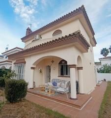 Chalet à Los Gallos. Fantástico chalet con piscina