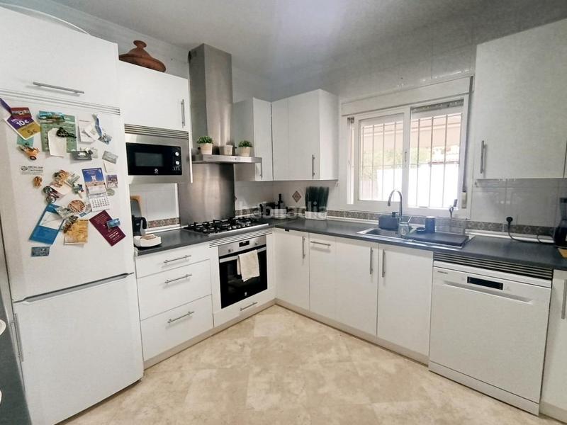 Foto 2c91ac35-4b31-4442-8400-84e5ec8bb469. Chalet fantástico chalet con piscina en Los Gallos Chiclana de la Frontera