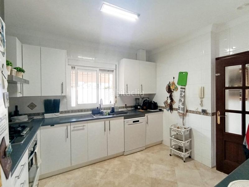 Foto 34ea3b06-05ae-4aff-8dfd-5d8159d48c3c. Chalet fantástico chalet con piscina en Los Gallos Chiclana de la Frontera