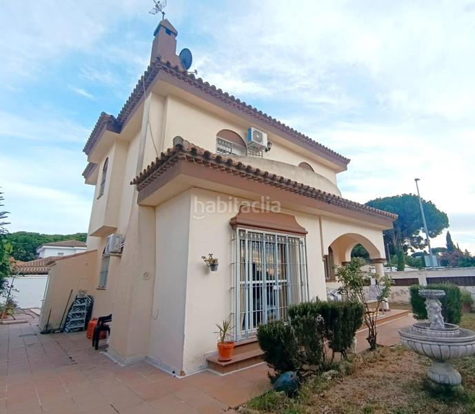 Foto 839550b1-2051-4a2e-8f22-0efd79c76bd0. Chalet fantástico chalet con piscina en Los Gallos Chiclana de la Frontera