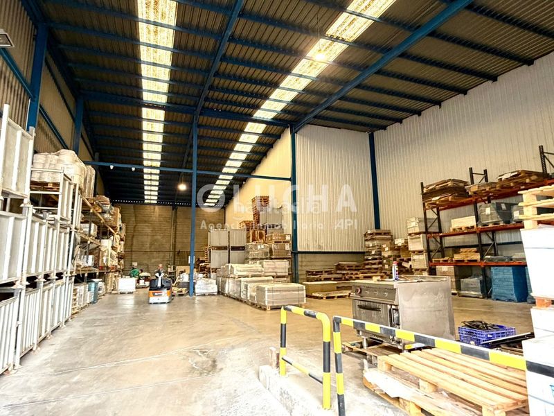 Foto 1f2d4be3-fe2c-4b10-a58e-d28ff9bc1474. Nau industrial a Onda