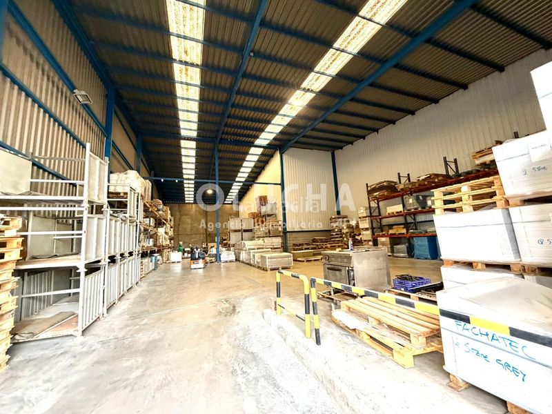 Foto f370a6d5-2bff-4061-9703-0451d18bb5a5. Nau industrial a Onda