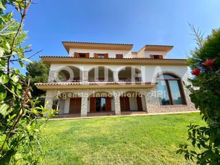 Chalet in La Renegà-Torre Bellver-Les Platgetes. Chalet en venta en oropesa del mar, 6 dormitorios.