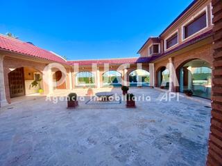 Xalet a Playa. Chalet en venta en burriana, 14 dormitorios.