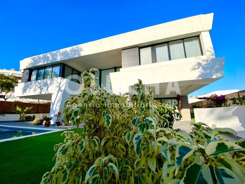 Foto 87b52e2d-019c-4044-9f66-0cd1746c3719. Chalet  en venta en benicasim benicassim, 5 dormitorios. en Benicasim / Benicàssim