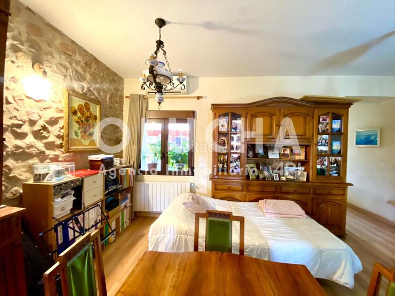 Foto 9bcd8caf-afac-4a56-87f2-c493fcaa26f2. House with parking in Onda