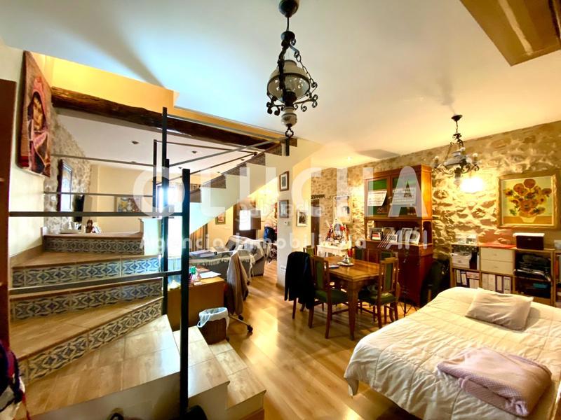 Foto db52f7d0-b063-42c0-9a71-52698cb0fa8c. House with parking in Onda