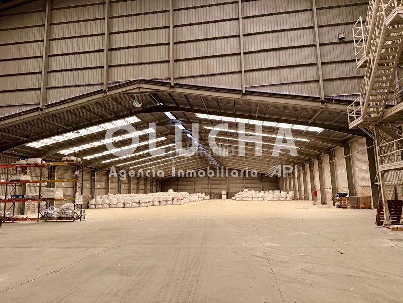 Foto e0e34e7d-bd59-49d0-ba44-02273555771e. Nau industrial a Ribesalbes