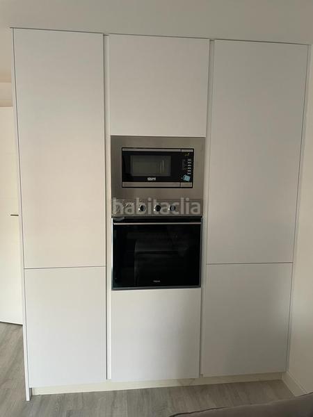 Foto a1f9971b-c9a8-487d-b3d3-355f0a4e2c06. Alquiler piso apartamento reformado ideal parejas en Granada
