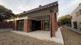 Reihenhaus in Sant Esteve de Palautordera. Casa pareada de obra nueva en venta