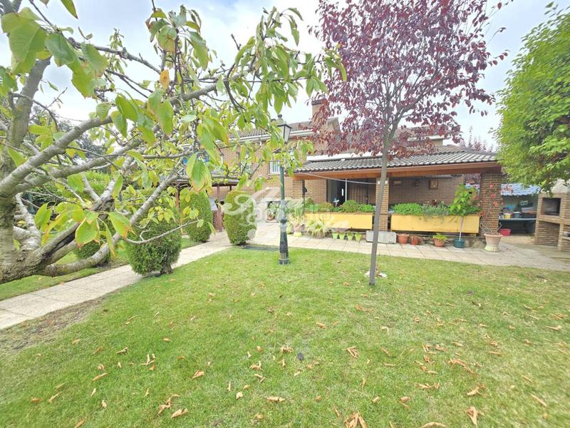 Foto 2a75895a-64fd-41a1-80ed-1686fb8122be. Haus mit heizung parking pool in El Guijo-Colonia España Galapagar