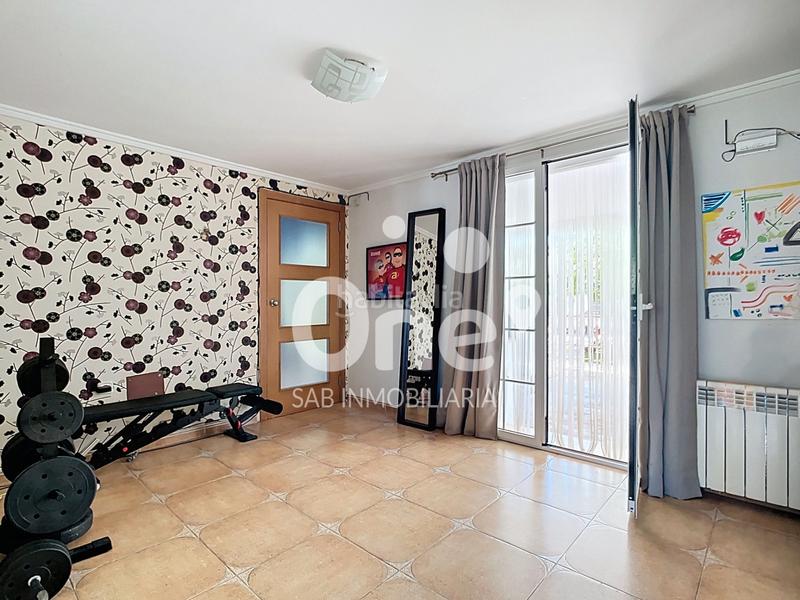 Foto 37031299-6adf-4fcb-9944-e69450c45639. Xalet amb xemeneia calefacció piscina a Urbanizaciones Llíria