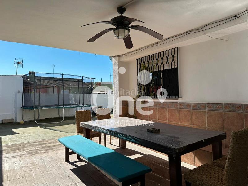 Foto 5fd56f7c-a9c2-4569-946b-ac5da5ec4ef1. Xalet amb xemeneia calefacció piscina a Urbanizaciones Llíria