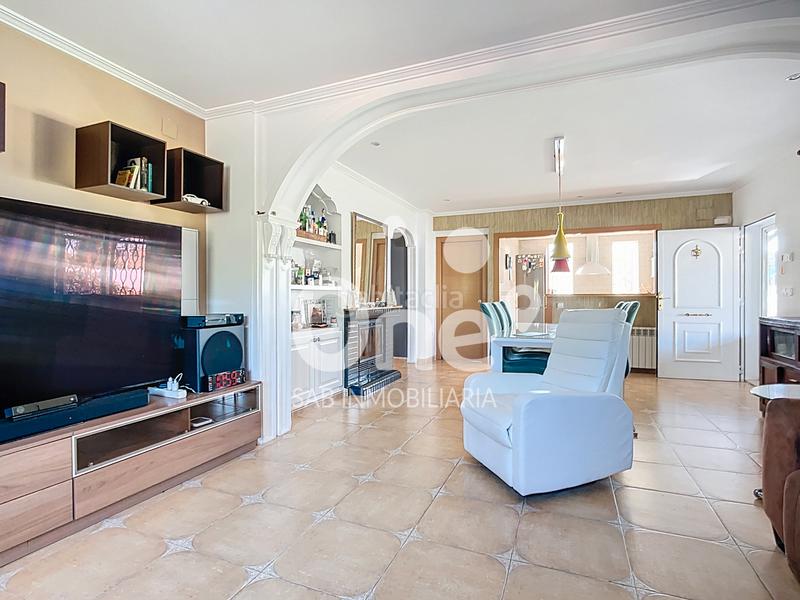 Foto 92c12ee7-dba8-4ace-acda-81edff856471. Xalet amb xemeneia calefacció piscina a Urbanizaciones Llíria