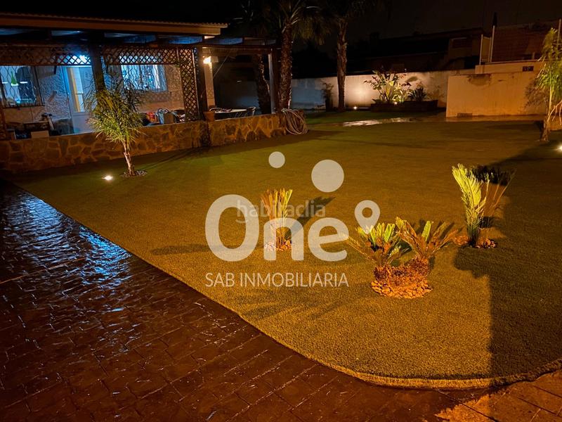 Foto 9c3983d6-fe7f-4753-af88-e8fcb83ff86e. Xalet amb xemeneia calefacció piscina a Urbanizaciones Llíria