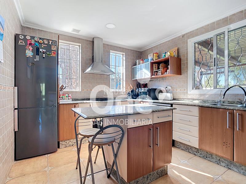 Foto c150b1c1-2432-492e-81d1-220ca4c59de0. Xalet amb xemeneia calefacció piscina a Urbanizaciones Llíria