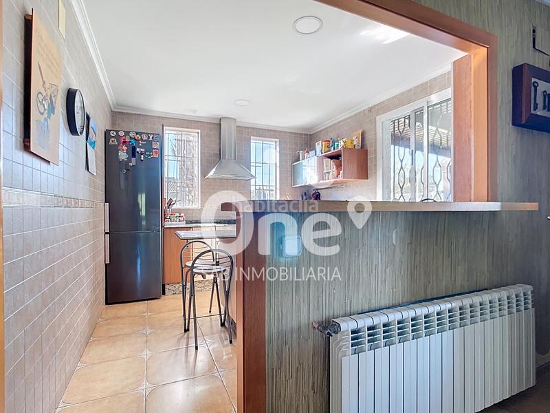 Foto d7e479ec-472d-4325-8b51-2e44f5635e69. Xalet amb xemeneia calefacció piscina a Urbanizaciones Llíria