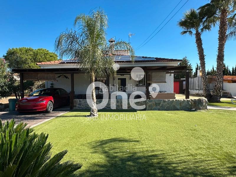 Foto e95e8be9-af34-4ac8-bbdd-d159aeca2d42. Xalet amb xemeneia calefacció piscina a Urbanizaciones Llíria