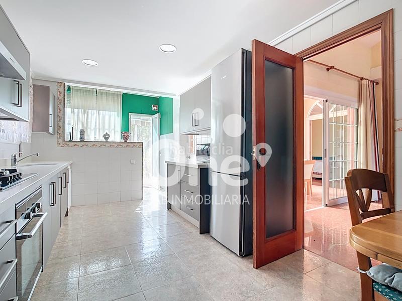 Foto 497090ec-e91e-4a98-9ae4-c7c77b82b2cb. Chalet with fireplace heating parking in San Antonio de Benagéber