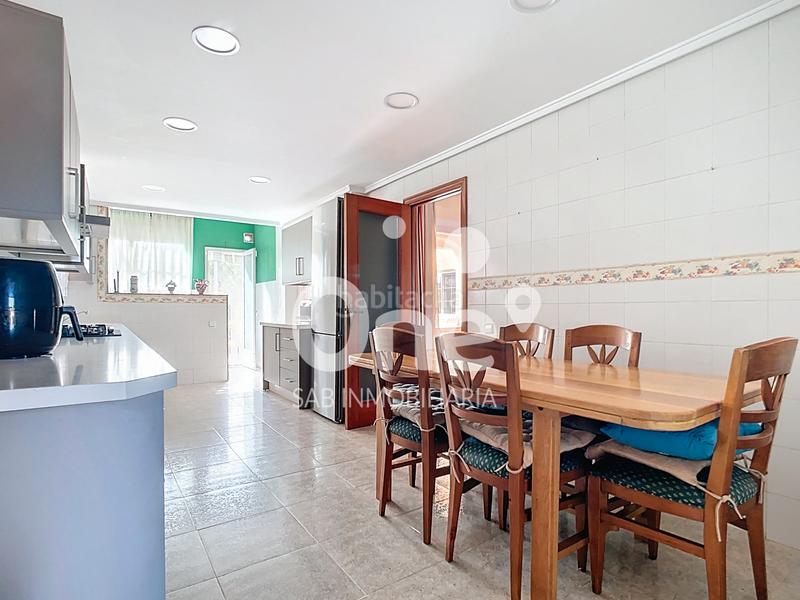 Foto 63143c05-65c1-4e71-b0f5-fdb3c24a21c4. Chalet with fireplace heating parking in San Antonio de Benagéber