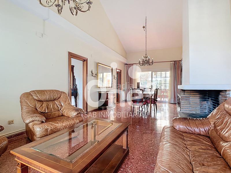 Foto a3622800-6d87-4b66-b71e-3a3a144d4a09. Chalet with fireplace heating parking in San Antonio de Benagéber