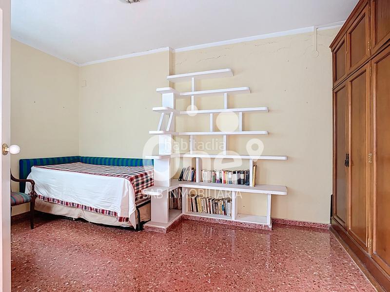 Foto aee70345-8f4d-45f6-8894-cf7ce43c63f2. Chalet with fireplace heating parking in San Antonio de Benagéber