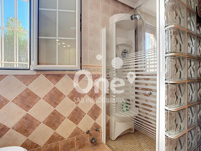 Foto b5766bac-2a24-4ffd-9273-ea1486b344d7. Chalet with fireplace heating parking in San Antonio de Benagéber