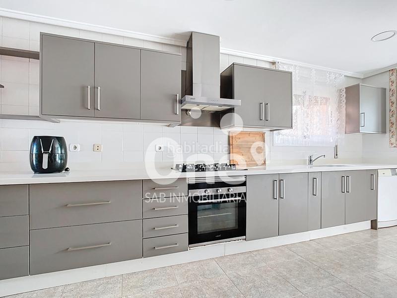 Foto c7d4835f-dea4-45ef-8f25-c733e4cc0f6e. Chalet with fireplace heating parking in San Antonio de Benagéber