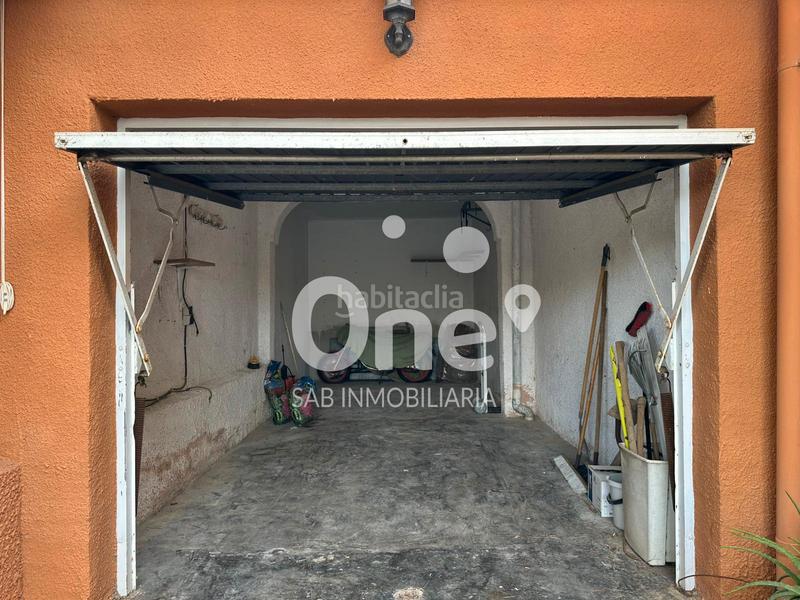 Foto d49e3165-c21c-416a-a76c-642265a9eb18. Chalet with fireplace heating parking in San Antonio de Benagéber