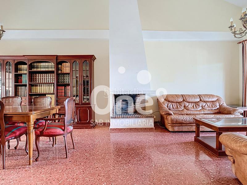 Foto d62c24c7-bf36-4443-886f-58590ba636a3. Chalet with fireplace heating parking in San Antonio de Benagéber