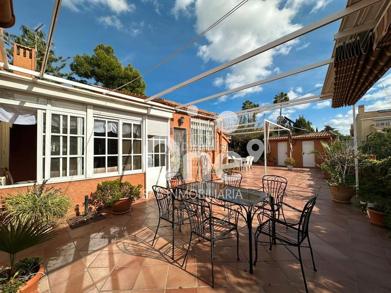 Foto e0ee6179-d478-4dfe-94cf-06a30ab7694a. Chalet with fireplace heating parking in San Antonio de Benagéber