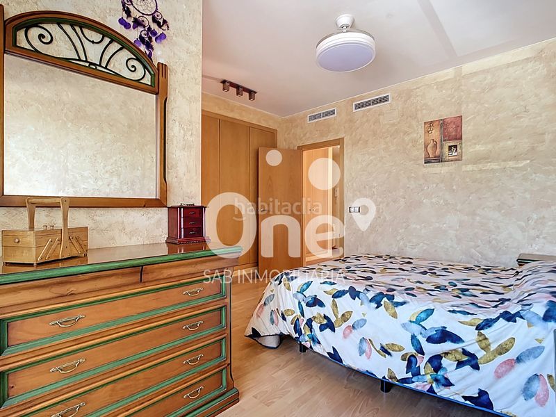 Foto 5273c7b9-9600-46b8-b5f6-3033fec06722. Casa adossada amb calefacció aparcament piscina a San Antonio de Benagéber