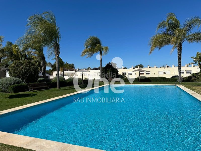 Foto 6eb98286-9d68-4558-a335-81edfce2a8c5. Casa adossada amb calefacció aparcament piscina a San Antonio de Benagéber
