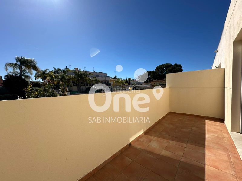 Foto c493edd6-6cdd-401f-a10f-9348f920e66d. Casa adossada amb calefacció aparcament piscina a San Antonio de Benagéber