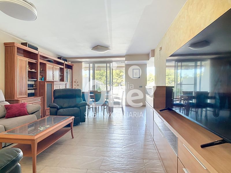 Foto e8d348bb-63d6-4d71-b2ee-e921d2189096. Casa adossada amb calefacció aparcament piscina a San Antonio de Benagéber