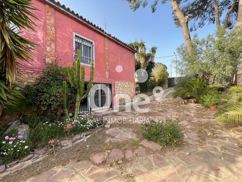 Foto d8a8d707-d317-4b06-9168-ef85de7754b2. Xalet amb xemeneia aparcament piscina a San Antonio de Benagéber