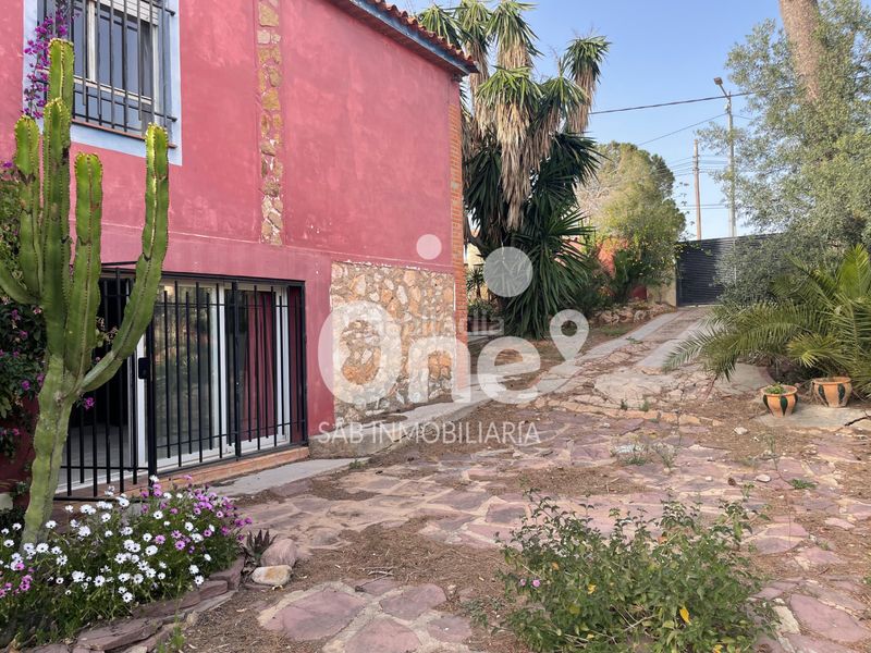 Foto fc89fe7b-7244-4bbb-b9f1-981a395c6c89. Xalet amb xemeneia aparcament piscina a San Antonio de Benagéber