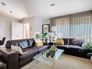 Location Maison jumelée  Avenida ocho de abril. One sab inmobiliaria alquila en exclusiva este elegante pareado
