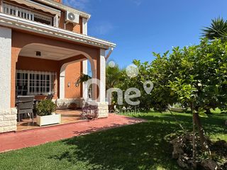 Chalet in San Antonio de Benagéber. One sab inmobiliaria vende propiedad independiente con piscina c