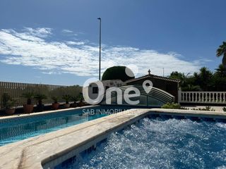 Xalet a San Antonio de Benagéber. One sab inmobiliaria vende propiedad independiente con piscina c