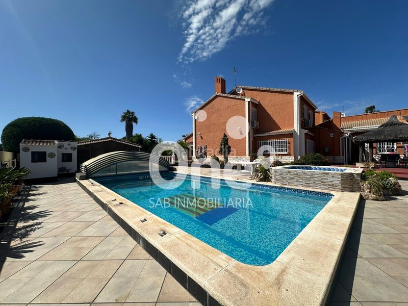 Foto 41cfcf5f-d827-4939-bf94-9fc28237fabf. Xalet amb calefacció aparcament piscina a San Antonio de Benagéber