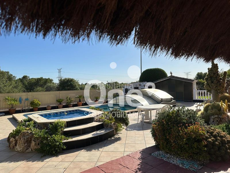 Foto fa458544-3d1f-4e8f-b29b-37b91af11038. Xalet amb calefacció aparcament piscina a San Antonio de Benagéber