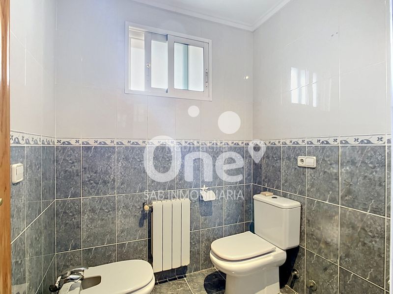 Foto a07a3303-b715-4da5-a1a8-aa9cafaa55af. Casa adossada amb calefacció aparcament piscina a San Antonio de Benagéber