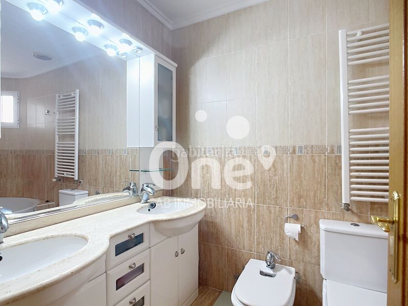 Foto dbacb669-4e4a-4257-8951-1cb19ca2e73b. Casa adossada amb calefacció aparcament piscina a San Antonio de Benagéber